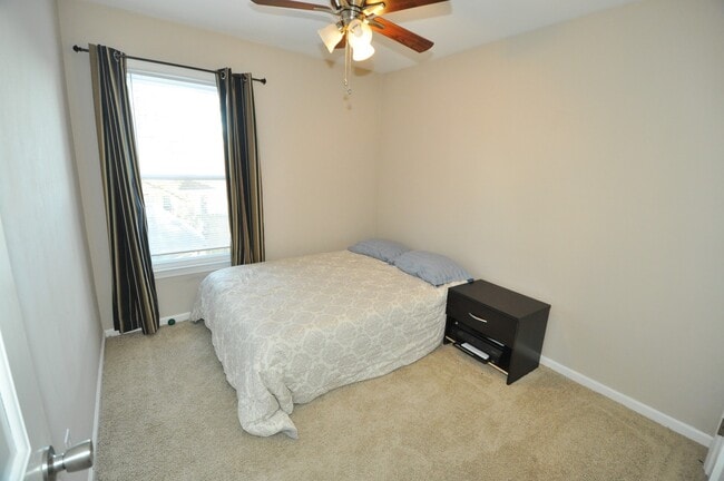 Building Photo - Landstown Lakes