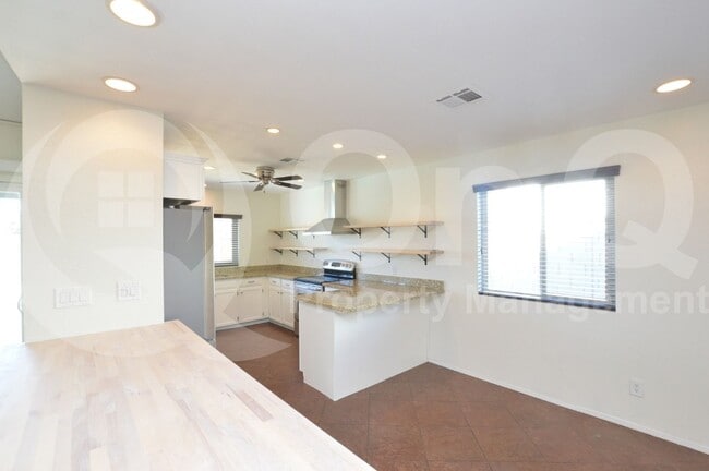 Building Photo - 2218 W Palomino Dr