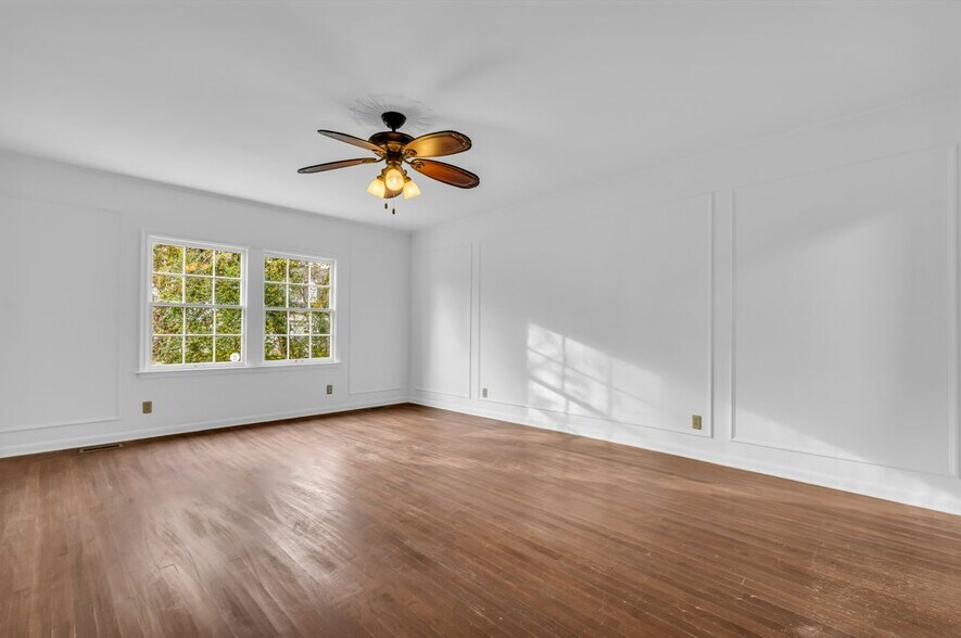 Building Photo - 905 8th Ave N