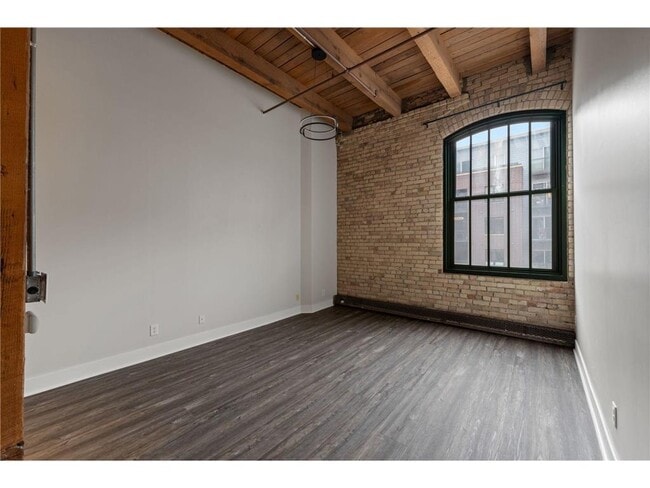 Building Photo - 400 N 1st St