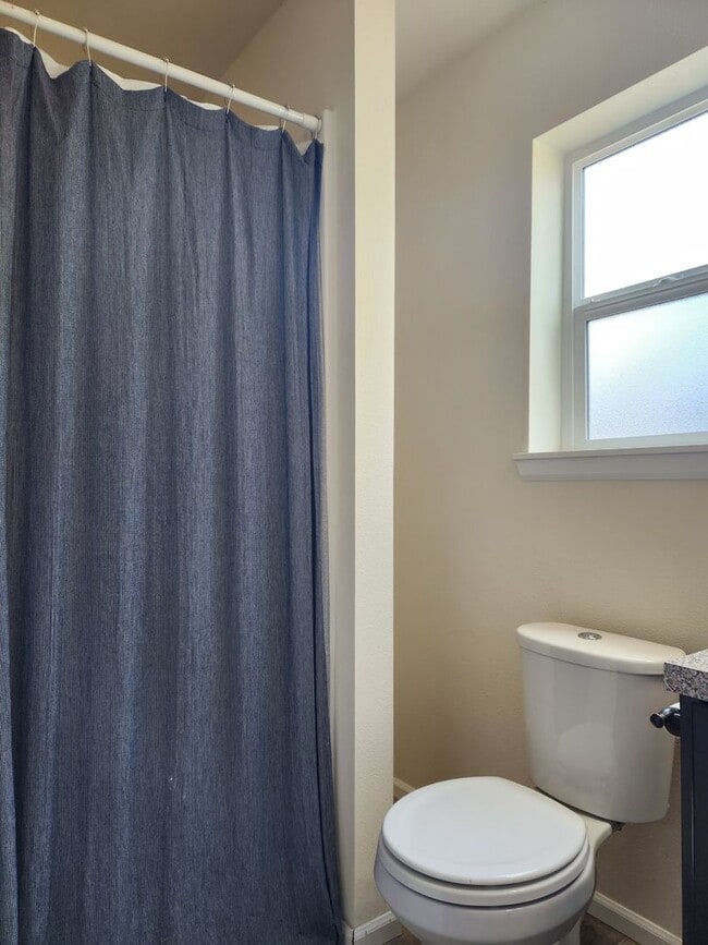 Building Photo - Desirable Home Located In Silverdale