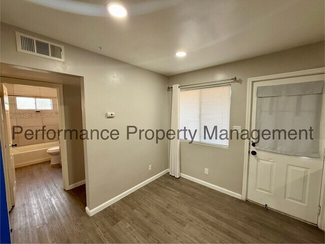 Building Photo - 625 A St
