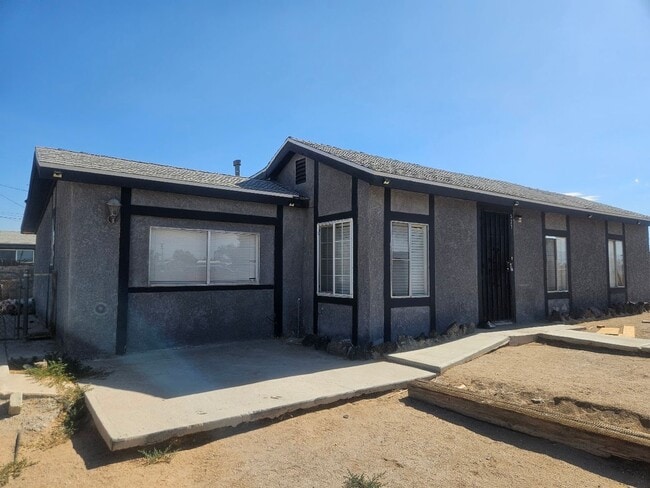 Building Photo - 527 W Wilson Ave