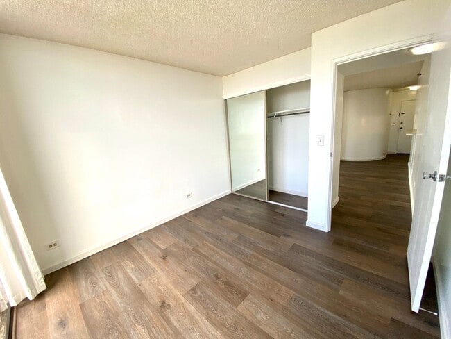 Building Photo - Horizon View Tower 2/2/1