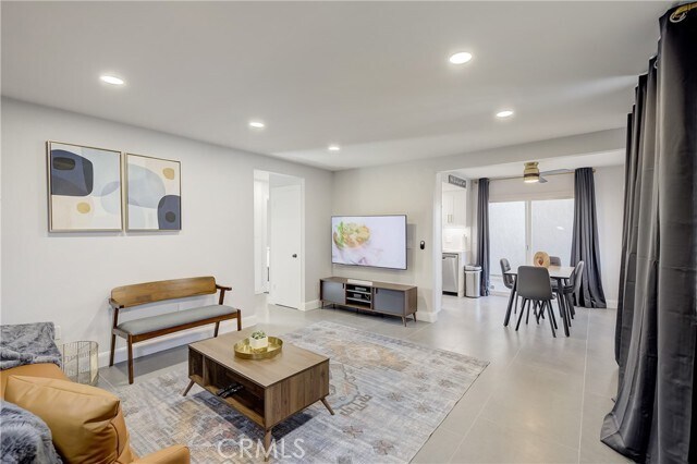 Building Photo - 16562 Regina Cir