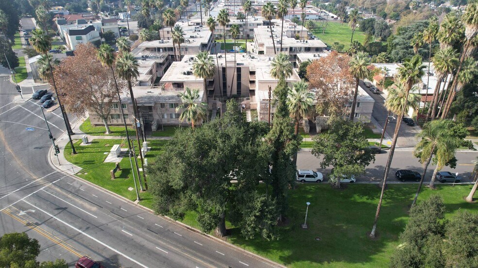 Building Photo - 6979 Palm Ct