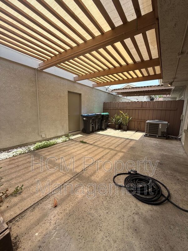 Building Photo - 9 Goldenbush