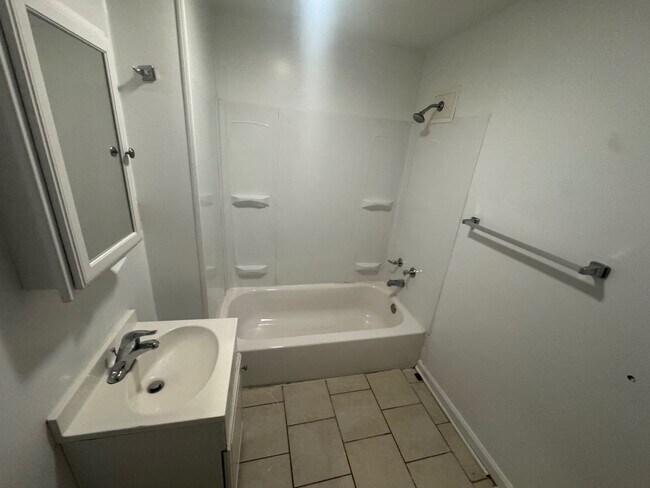 Building Photo - 3039 W 51st St