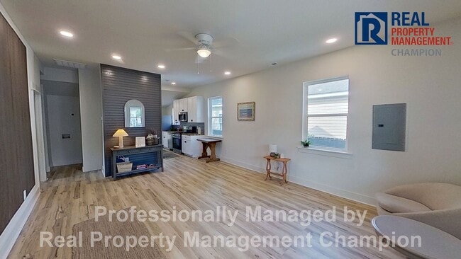 Building Photo - Freshly Renovated Minutes to downtown Wilmington dining, with off-street parking