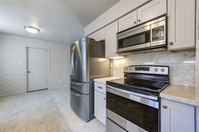 Building Photo - 16019 Fathom Ln