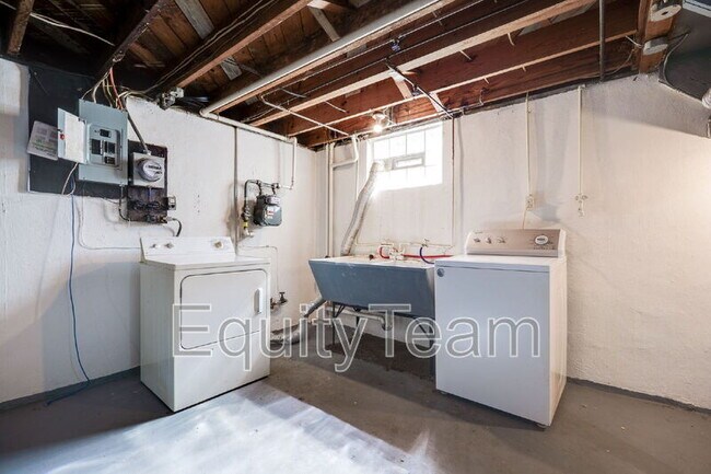 Building Photo - 6949 Marbev Dr