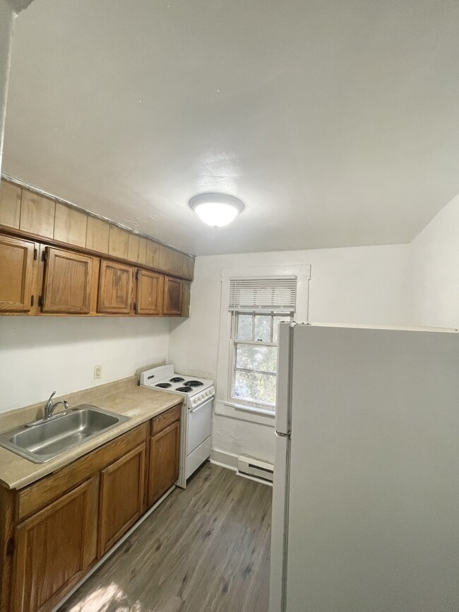 Building Photo - 2 BEDROOM APT 1 BATH - DUPLEX IN CHESAPEAK...