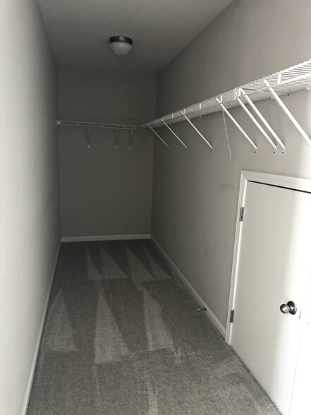Master closet - 8132 Ronda Dr
