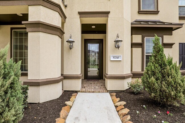 Building Photo - 5730 Balcones Ridge Ln