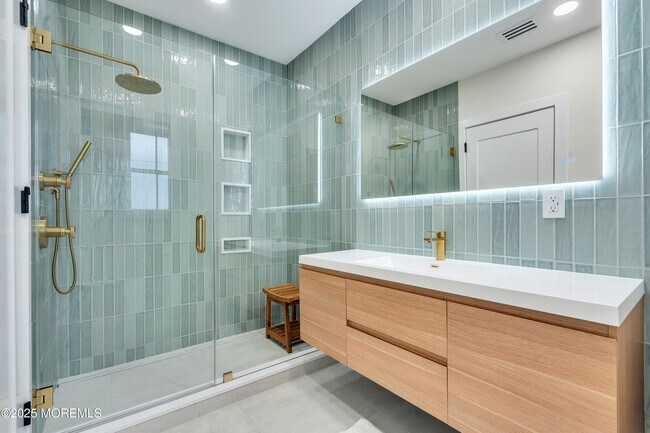 Building Photo - 3580 Ocean Terrace