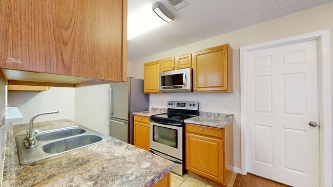 Building Photo - 2 WEEKS FREE + $1,375 RENT IMPROVEMENT!!!