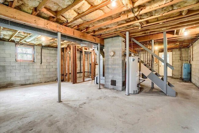 Building Photo - 207 Osborne Hill Rd