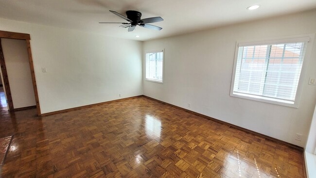 Building Photo - 3 Bed 2 Bath House With Spacious Family Ro...