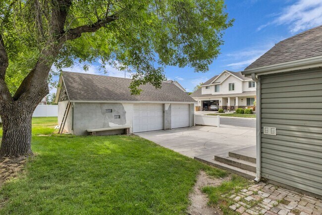Building Photo - Beautiful and Bright 2 Bedroom 1 Bathroom Home in Murray!!