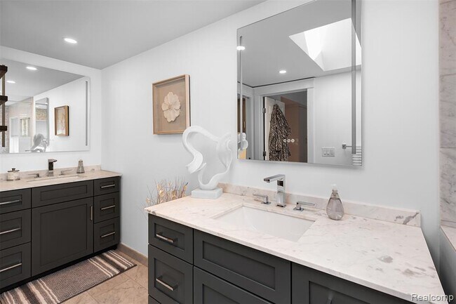 Building Photo - 691 Wallace St