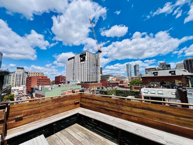 Building Photo - 59 Phillips St