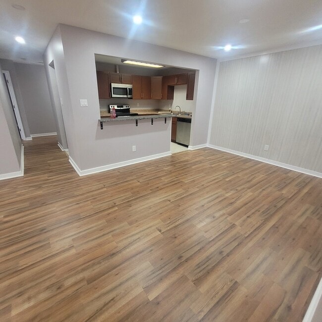 Building Photo - 803 Garden Cir