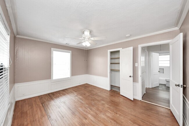 Building Photo - 7722 Elm St