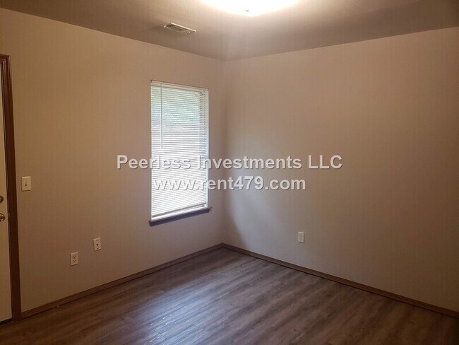 Building Photo - 1043 Vale St