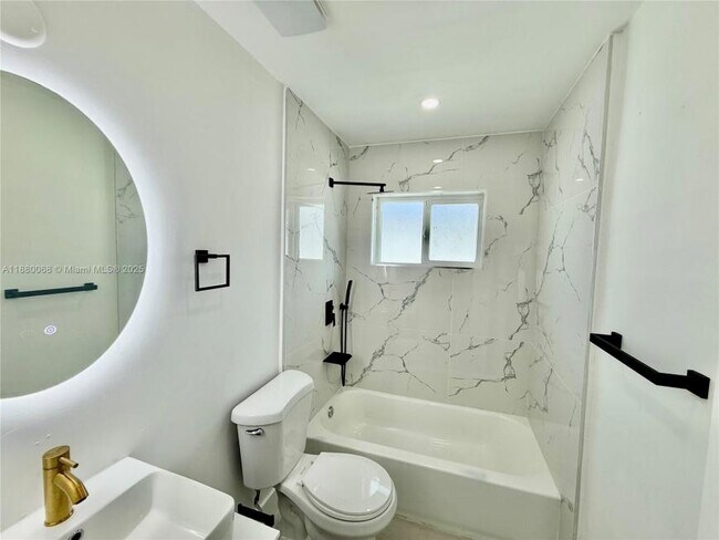 Building Photo - 3 bedroom in Miami FL 33142