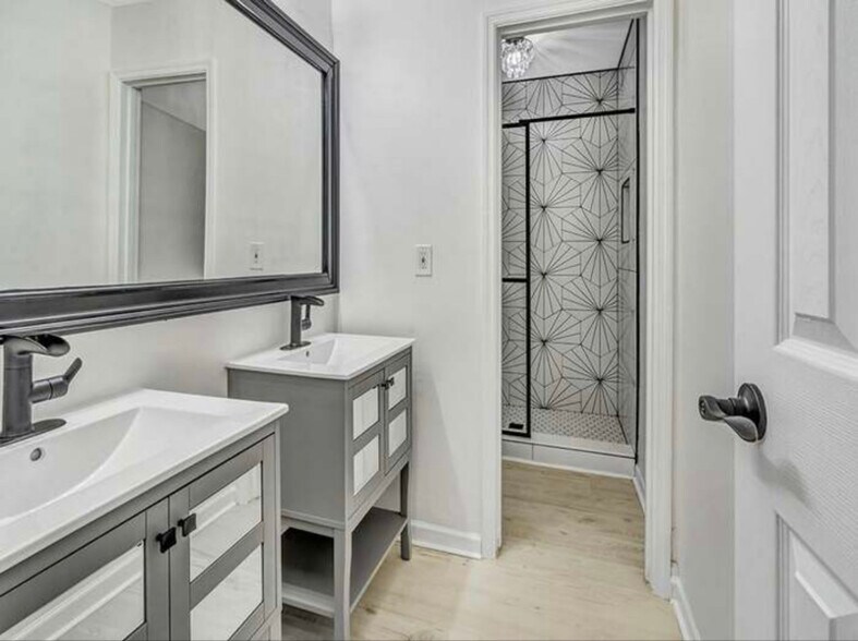 Building Photo - 1043 Mariners Ct