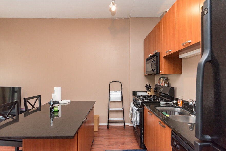 Primary Photo - 212 E Cullerton St