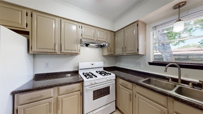 Building Photo - 4130 Willow Oak St