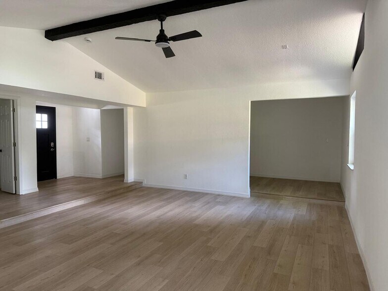 Building Photo - 5021 NE 4th St