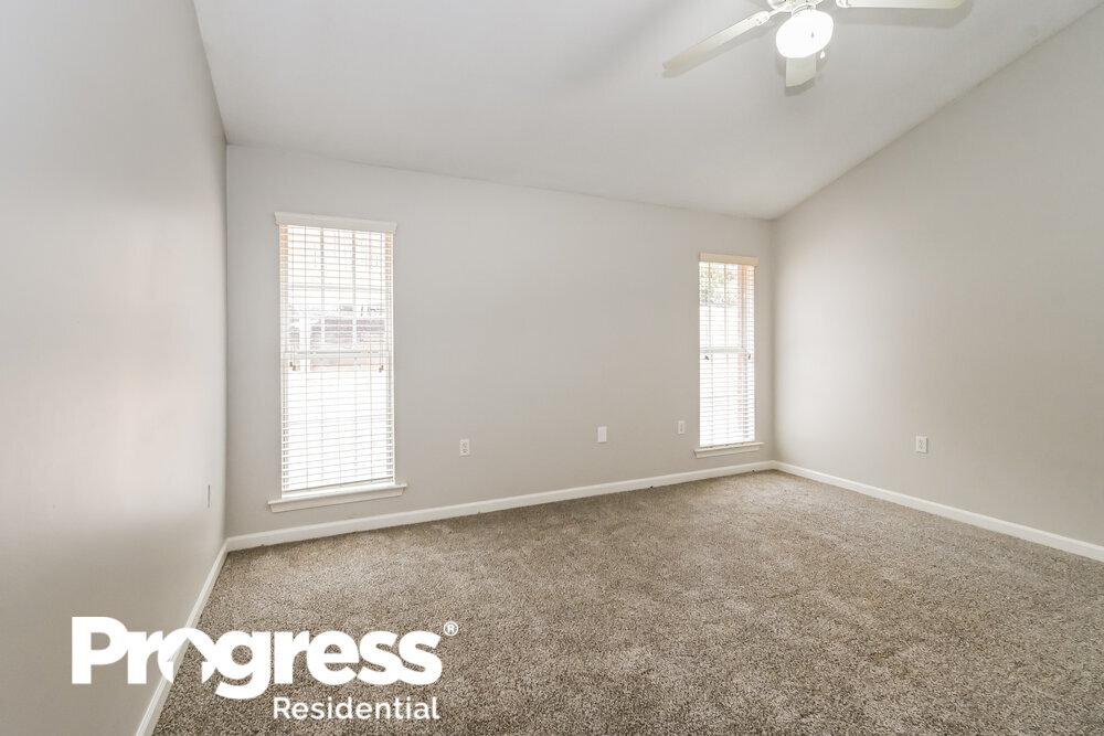 Building Photo - 4060 Triple Crown Loop N