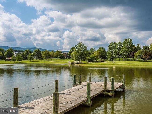 Building Photo - 2601 Emerson Dr