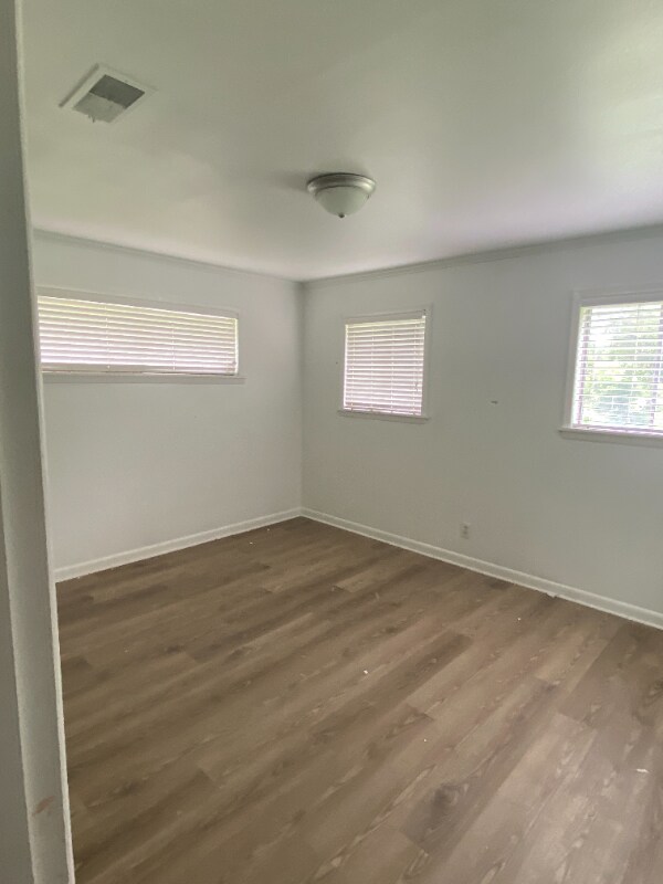 Building Photo - 111 Greenwood Dr