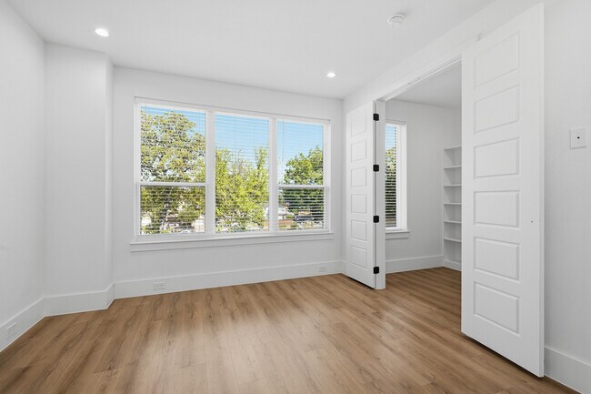 Building Photo - 2345 Hondo Ave