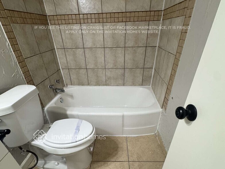 Building Photo - 4101 Winfield Ave