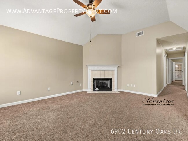 Building Photo - 6902 Century Oaks Dr