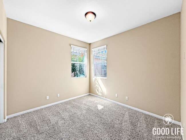 Building Photo - Stunning 4B/3BA house in San Elijo Hills!