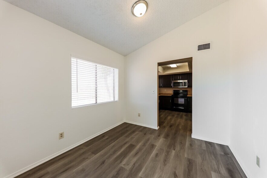 Building Photo - 8539 W Diana Ave
