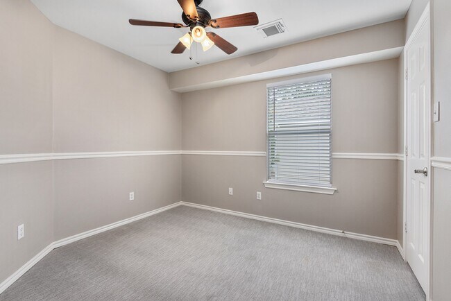 Building Photo - 19 Musk Rose Ct