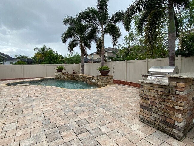 Building Photo - Stunning 5 Bedroom Pool Home in Orchard Hi...
