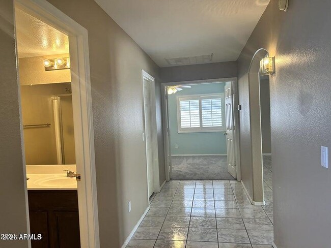 Building Photo - 5368 W Topeka Dr