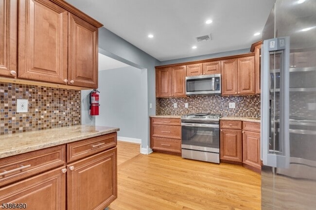 Building Photo - 7 Leahy Ct
