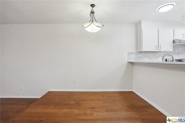Building Photo - 7122 Wood Hollow Dr