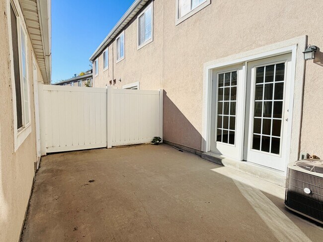 Building Photo - 113 Penhurst Pl