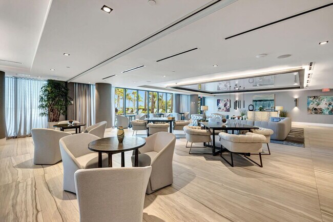 Building Photo - 730 N Ocean Blvd