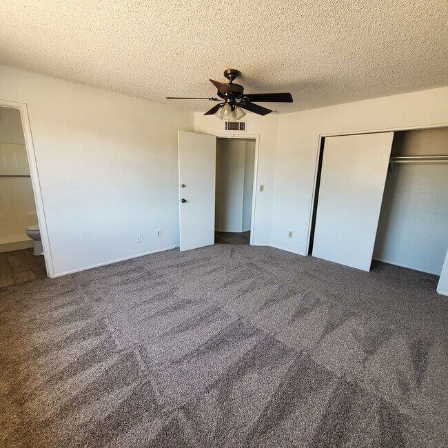Building Photo - NICE OPEN HOME READY TO RENT!