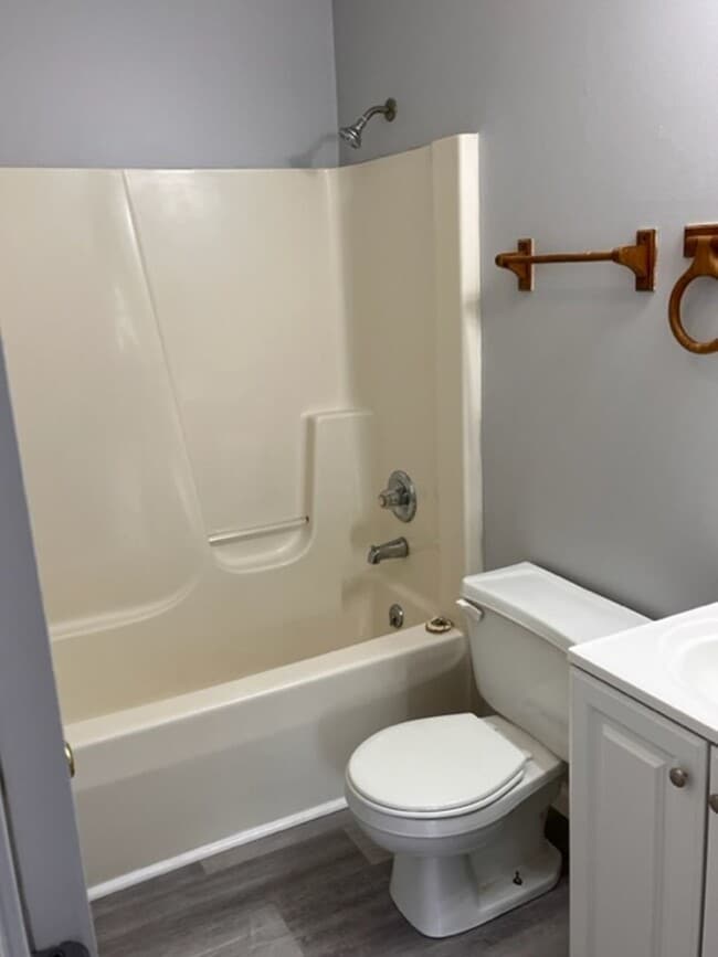 Building Photo - 2 Bedroom Duplex